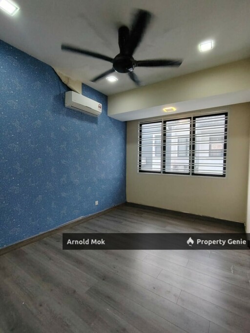2 Storey Terrace House (Endlot) @ Taman Glenmarie, Mount Austin for SALE