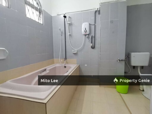 3 Storey Terrace House @ Tampoi Utama For Sale!!