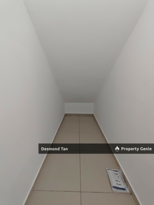EKA HEIGHTS, BANDAR SRI SENDAYAN, NEGERI SEMBILAN | RM 1000 | Semi-Furnished | Ready Unit | Facing No House | Below Market Value