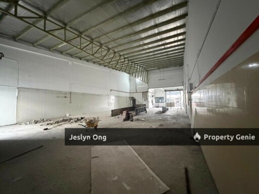 1.5 Storey Terrace Factory at Desa Cemerlang for Rent