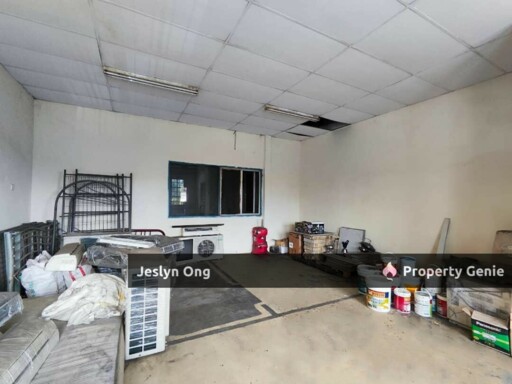1.5 storey Terrace Factory at Mount Austin for Rent