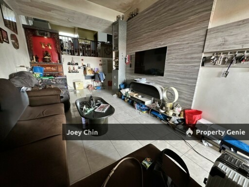 1.5-Storey Freehold Home@Taman Bukit Jaya Ulu Tiram-Fully Renovated With Extended Layout! | RM 530K Only