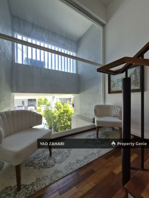 Lakefront Villa, Cyberjaya | 3-Storey Bungalow 3+1 Bedrooms | RM1.8M - Well Maintained, Bright and Airy Unit