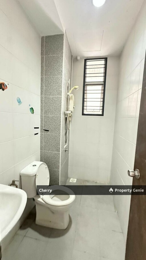 For Sale📌Suriamas Suites Apartment Block C, Jalan Serantau, Taman Dato Onn Asking RM400K 📌Service Apartment 📌Intermediate Lot 📌Leasehold Non Bumi  📌3 Bedrooms 📌2 Bathrooms 📌1066 Sqft 📌