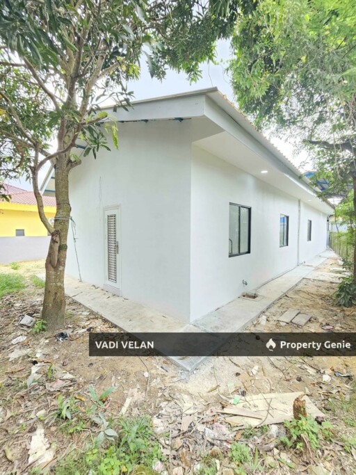 Fully Renovated Bungalow🤩 at  Gelang Patah