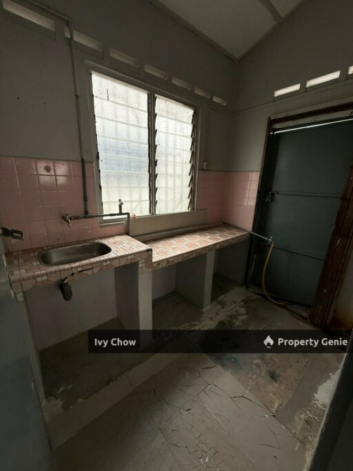 Tmn Dato Amar Diraja Double Storey Corner Lot House for Sale