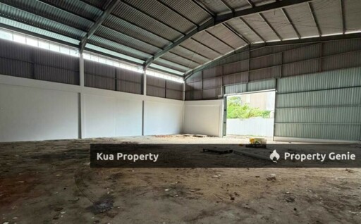 Demak Laut semi-D Warehouse For Rent!