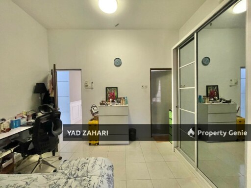 Seksyen 29, Kg Lombong Shah Alam | Single Storey Semi-D 4 Bedrooms | RM500K - Extra Land, Loft Features & Easy Access to Main Road