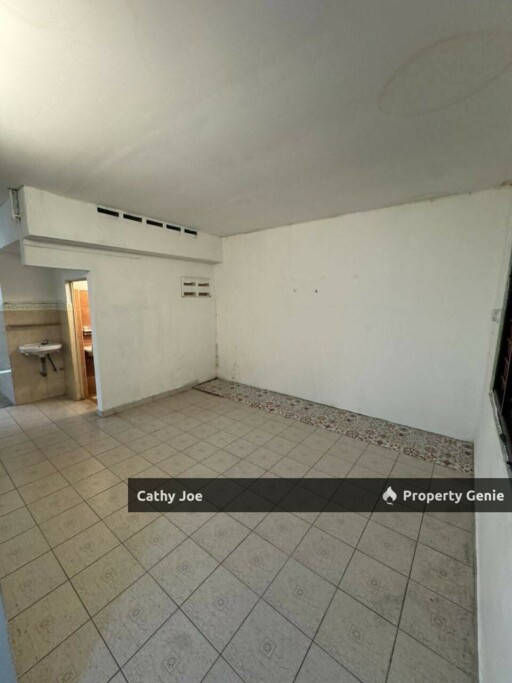 SINGLE STOREY TERRACE AT JALAN KUALA KANGSAR, IPOH - 5 MINUTES AWAY FROM IPOH CITY