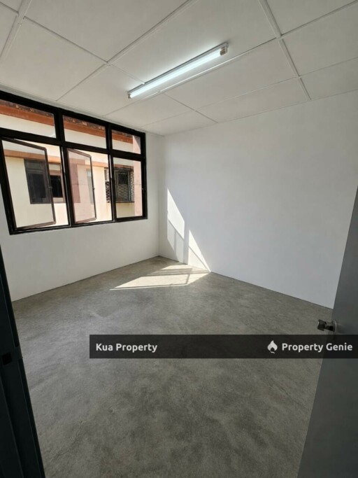 3rd Floor Shophouse / Apartment at MJC Batu Kawa near Yahos School For Sale