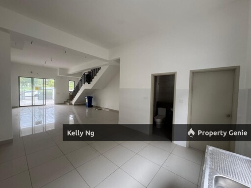 Double Sty Brand New House At Robin Bandar Rimbayu For Sale