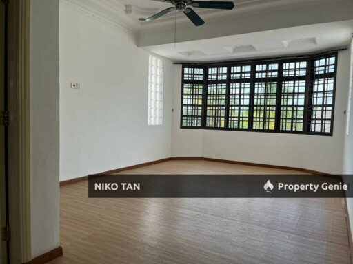 [CORNER]2-Storey Jalan Molek For Sale