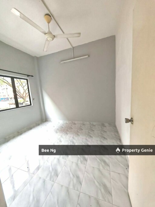 Pulai Utama / Low Cost Flat / Tingkat Pertama / Fully Renovate / Super Value