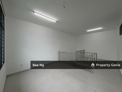 Taman Pulai Mutiara / 2.5 Storey Terrace / Partially Renovated / Super Value