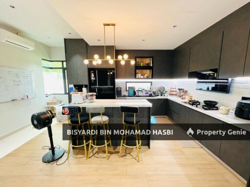 CORNER LOT FULLY FURNISHED & FULLY RENOVATED,  2 Storey Terrace One Park Taman Semenyih Idaman, Semenyih.