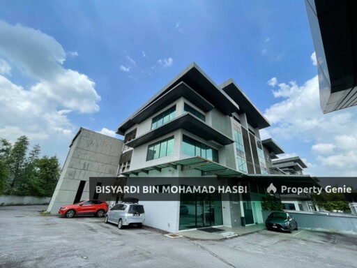 CORNER LOT 3 STOREY SEMI DETACHED FACTORY WAREHOUSE, BUKIT JELUTONG INDUSTRIAL PARK, SEKSYEN U8 SHAH ALAM.