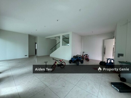 Ujong Paris 8 Residence For Sale