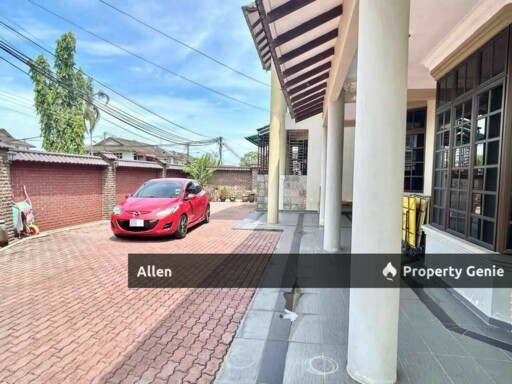 Huge Land Bungalow with Pool @ Bukit Kempas - Below Bank Value