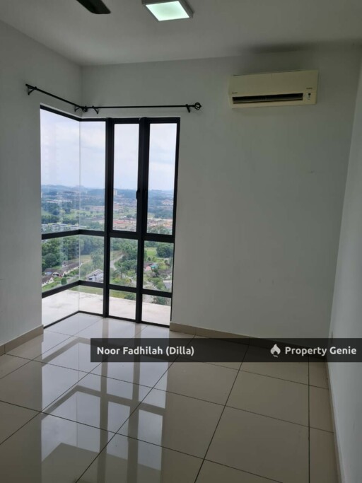 Corner and Spacious Unit Oasis 1 Condominium Mutiara Heights
