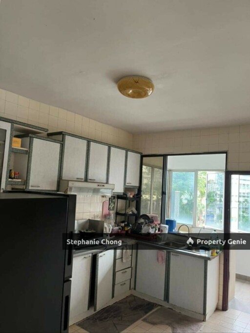 University Towers, Opposite UM Medical Centre, Renovated & Furnished!