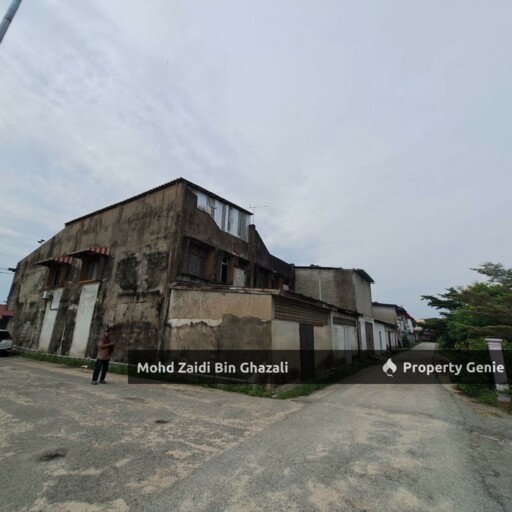 Kedai 2 tingkat pekan Jelawat