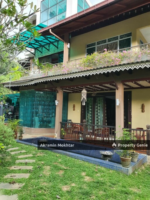 CORNER LOT & RENOVATED | LAMAN OAKLEAF 2.5 STOREY SUPERLINK