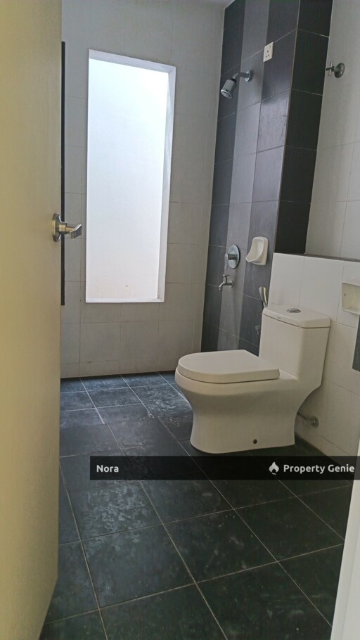 Laman Delfina, Nilai Impian. Corner Lot for Sale
