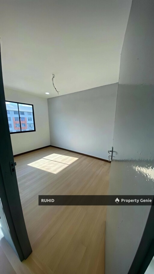 Fully Renovated 4 Bedroom Flat, Taman Putri Kulai