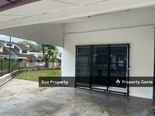 Double Storey Terrace Corner House For Rent! Located at Jalan Westwood Kuching City