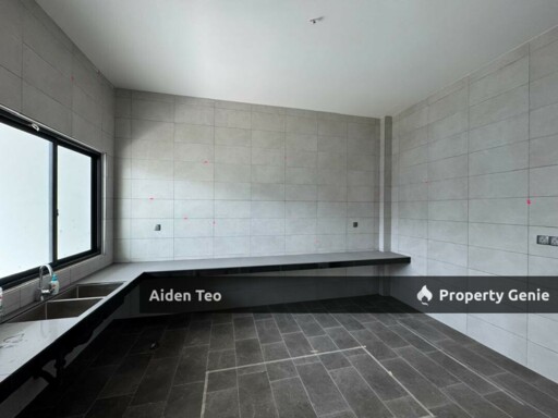 Ujong Paris 8 Residence For Sale