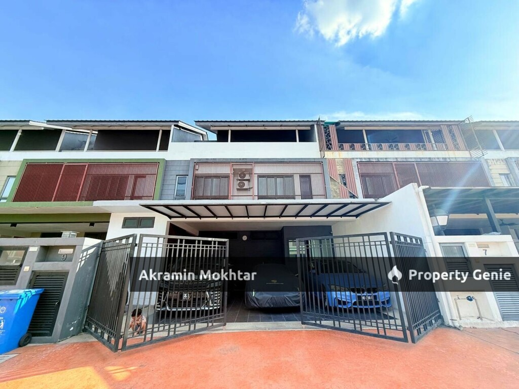 Freehold, Beautifully Renovated & Partially Furnished | 3 Storey Superlink Thistle Grove, Denai Alam