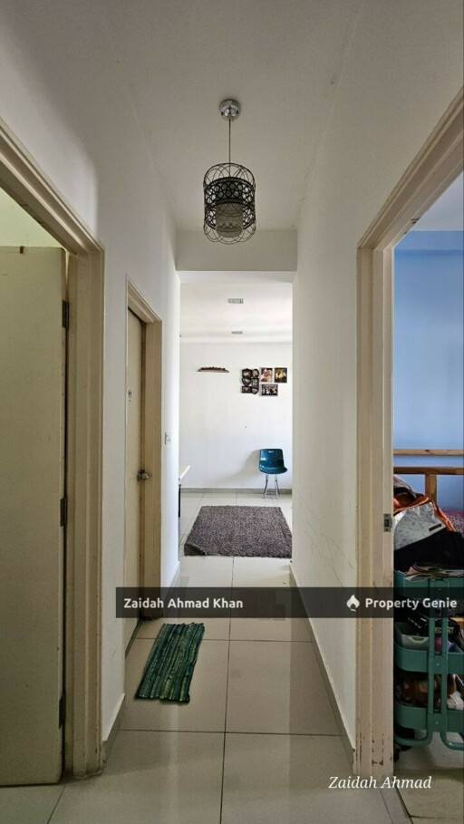 THE SANDERSON SERI KEMBANGAN RENOVATED FREEHOLD 2 CAR PARK NEAR LIFT LEVEL 1 HOUSE IS MID LEVEL AND BLOCK B