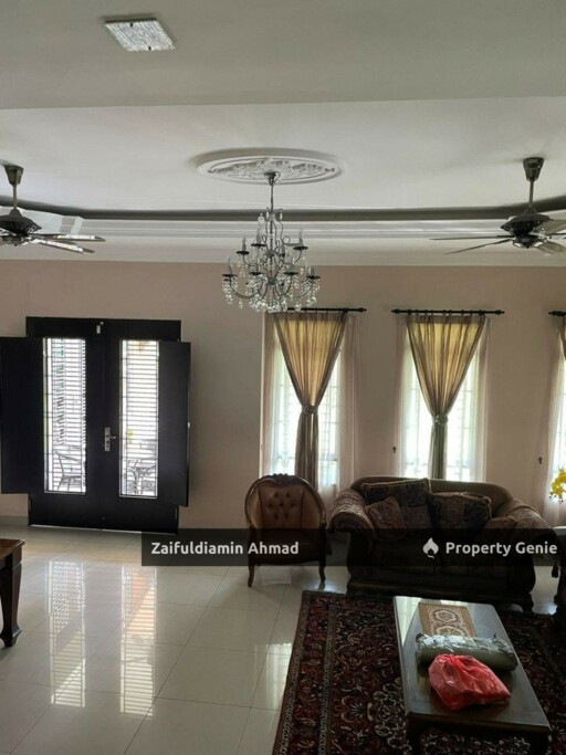 Spacious Corner Lot Semi-Detached Home in Bangi