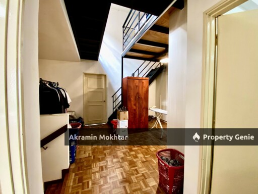 Fully Renovated & Partially Furnished | Double Storey Taman Saujana Puchong SP 10, Puchong