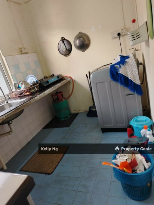 Townhouse 1st Floor Partly Furnished At Tmn Sentosa Klang For Rent