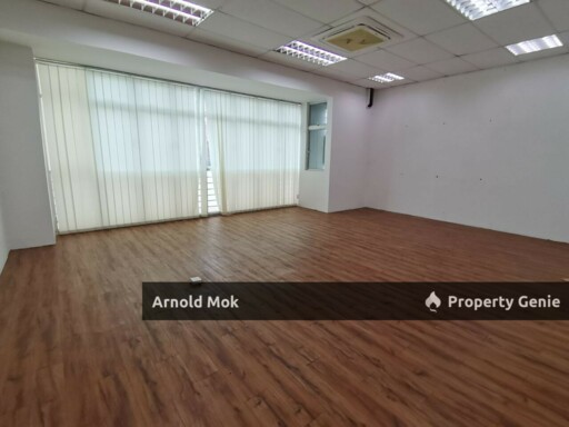3 storey Shoplot (1st & 2nd floor) at Taman Molek for Rent