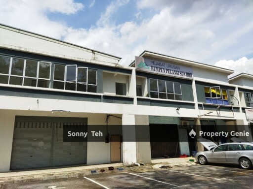 2 storey shop office at Pinggiran Tasik Kiambang near to KTM Serendah