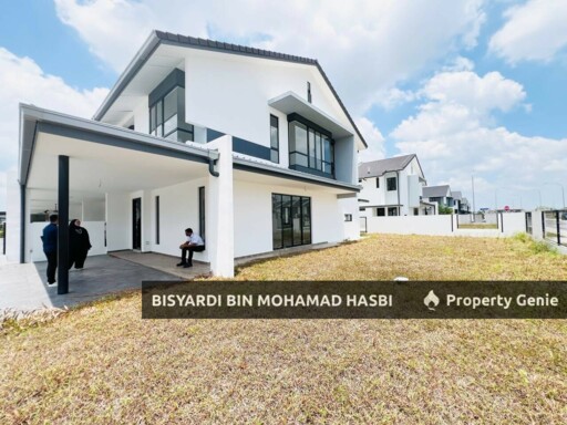 Corner Lot 2 Storey Terrace Nadira 2 Bandar Bukit Raja, Klang.