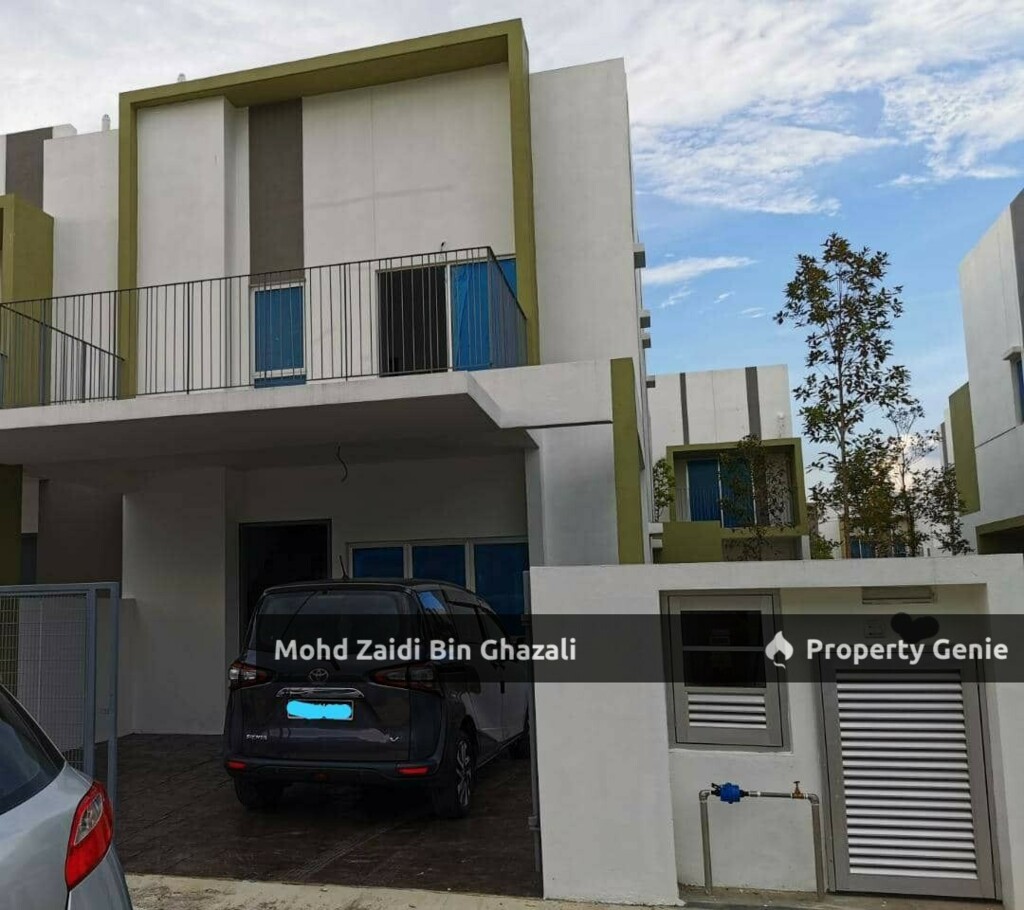 End lot Casa wood cybersouth