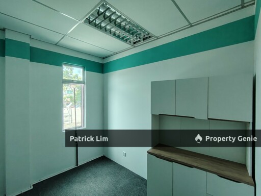 With 6 Rooms Partition, Ayer Keroh First Floor Office For Rent