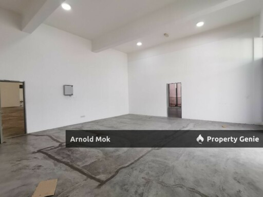 1.5 Storey Semi D Factory at Setia Business Park 2 Kempas for Rent