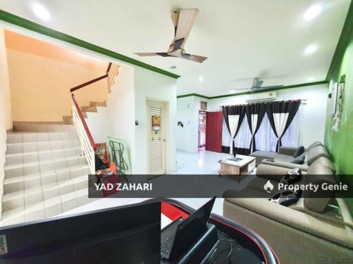 Taman Bukit Subang, Shah Alam | 2-Storey Terrace 4 Bedrooms | RM650K - Fully Extended and Partial Furnished