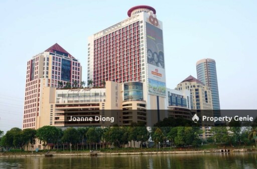 Amcorp Mall Shop