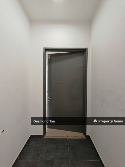 Kalista 2 RM 1100 Semi Furnished ( Below Market Value)