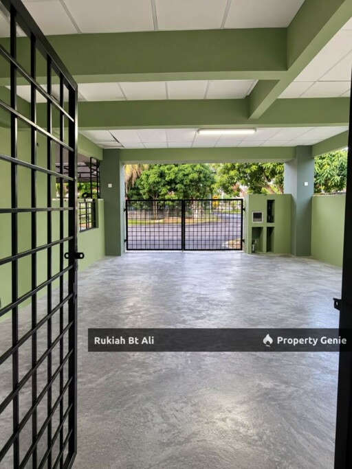 Teres 1.5 Tingkat in Rasah Jaya, Freehold 1600 sqft