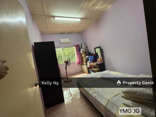Double Sty Partial Renovation & Furnished At Kg Jawa Klang For Rent