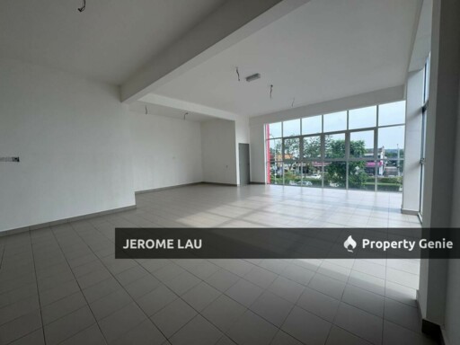 Triple Storey Shop Lot Ground Floor