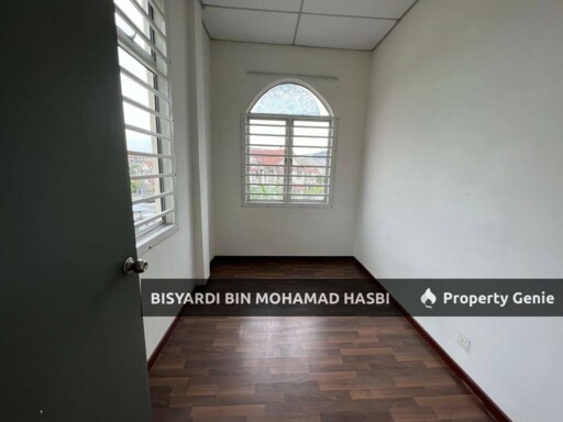 24'x70' Sq.Ft FREEHOLD End Lot Extra Land 2.5 Storey Terrace House Taman Salak Perdana, Bandar Baru Salak Tinggi, Sepang.