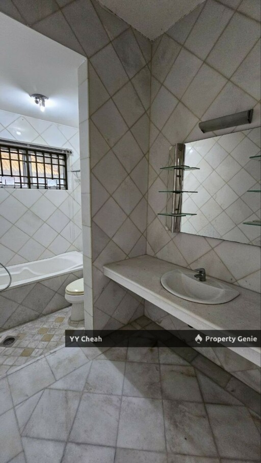 2-storey Intermediate Corner Taman Saikat Gunung Rapat Big House