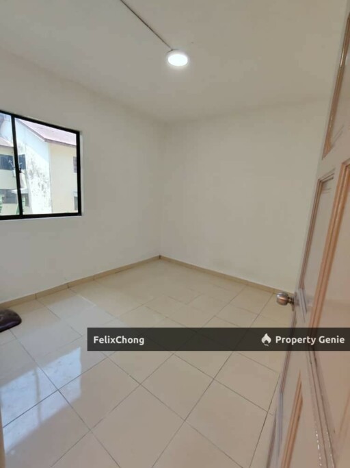 Bandar Selesa Jaya Low Cost Flat,Jalan Silat Gayong,Skudai,Level 3